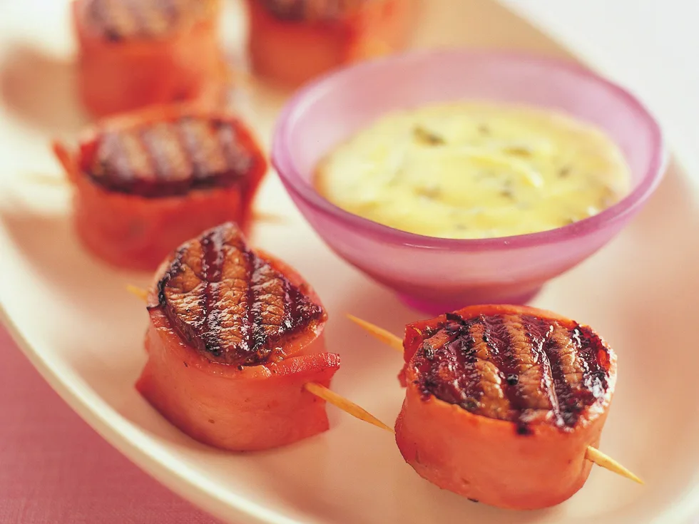 filet mignons with béarnaise sauce