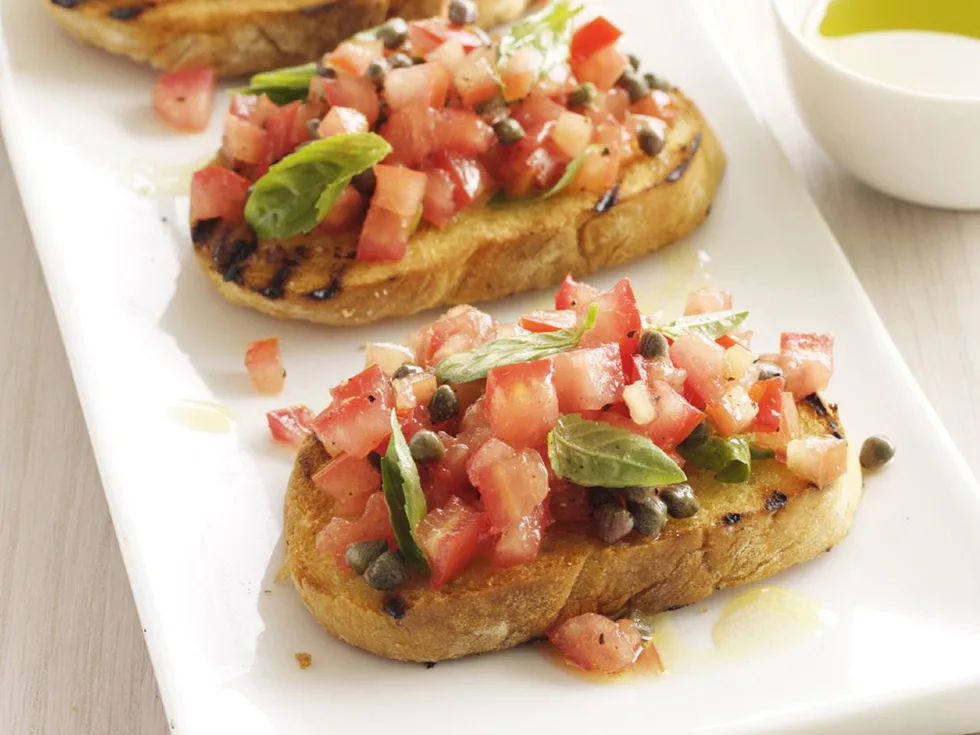 BRUSCHETTA WITH TOMATO, BASIL AND CAPERS