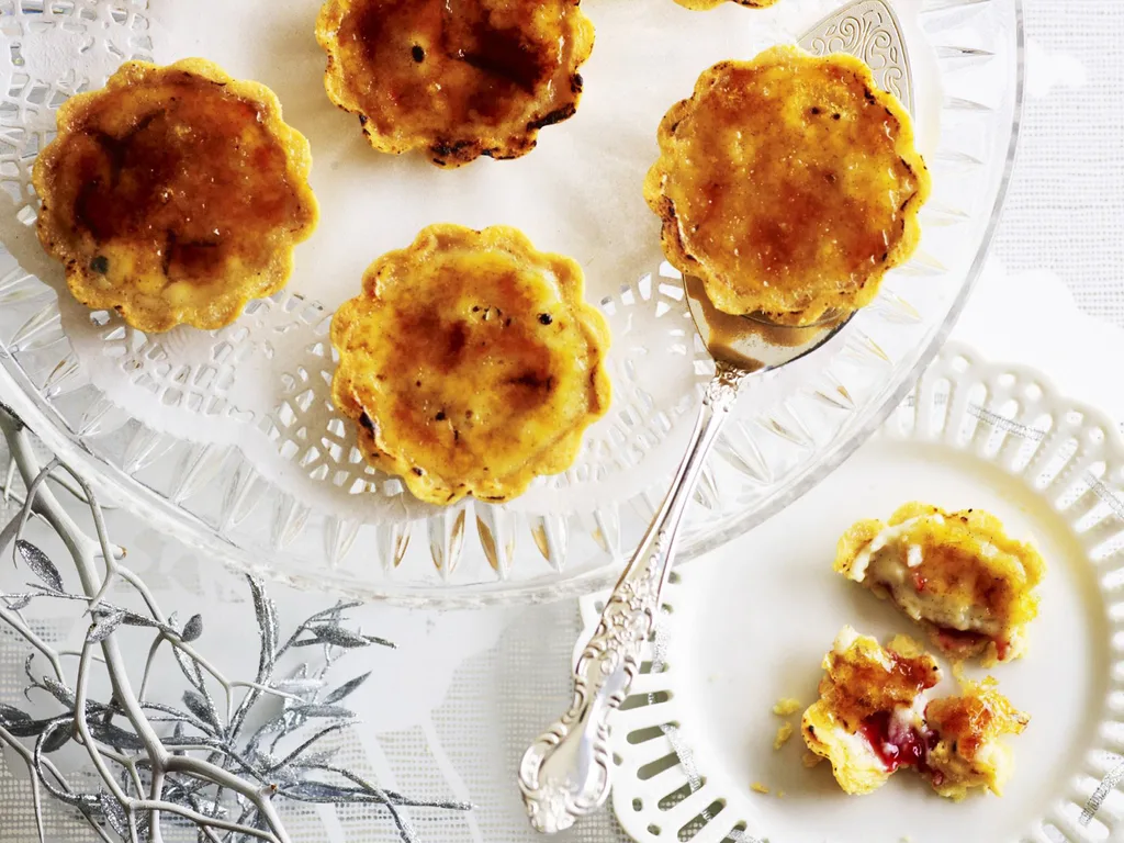 vanilla and raspberry crème brûlée tarts