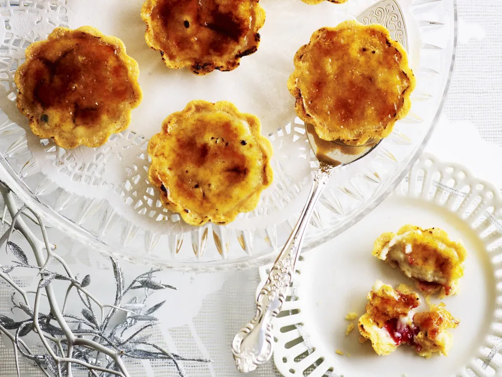 vanilla and raspberry crème brûlée tarts