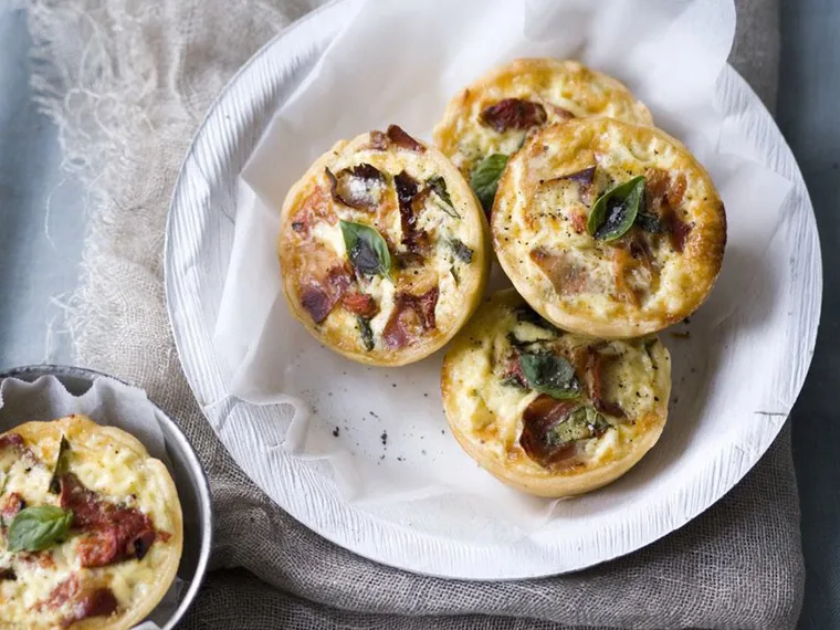 PROSCIUTTO AND ROASTED CAPSICUM QUICHE