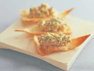 tuna salad on pitta crisps