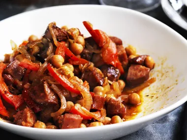 chorizo & chickpeas in white wine