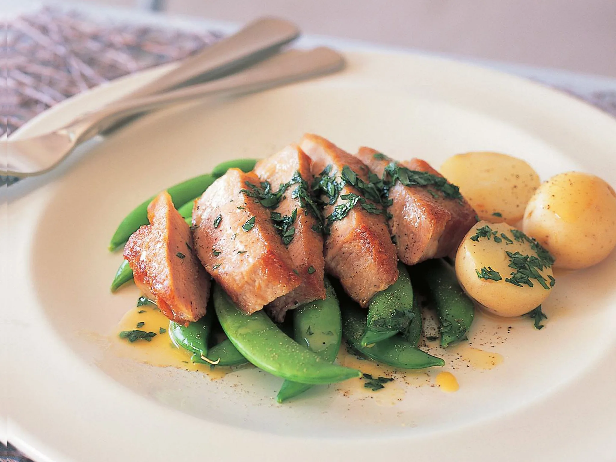 PORK WITH WHITE WINE SAUCE