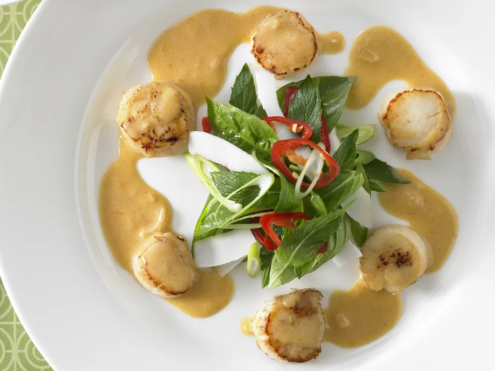 thai coconut scallops