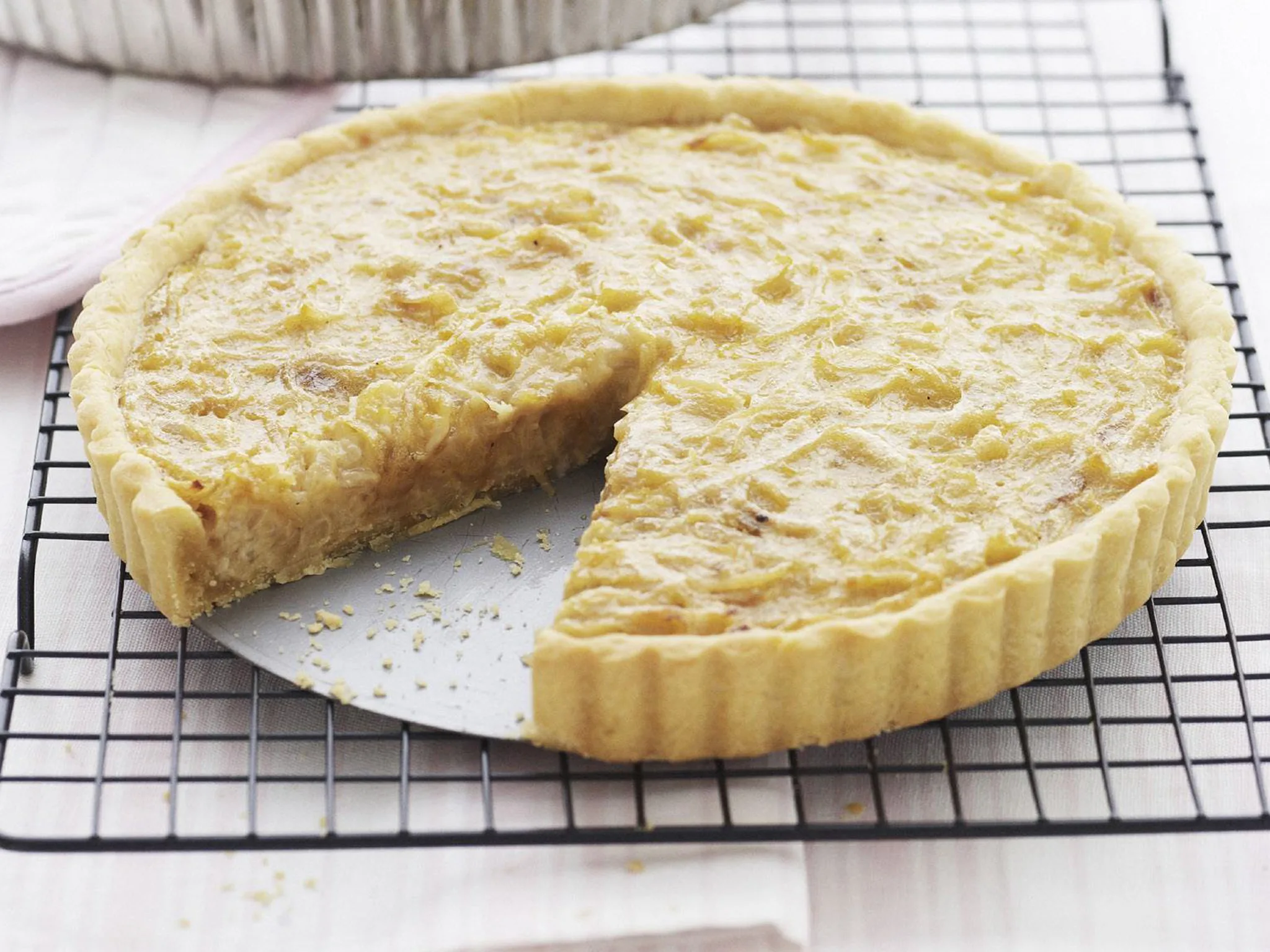 Classic onion tart (tarte à l'oignon)