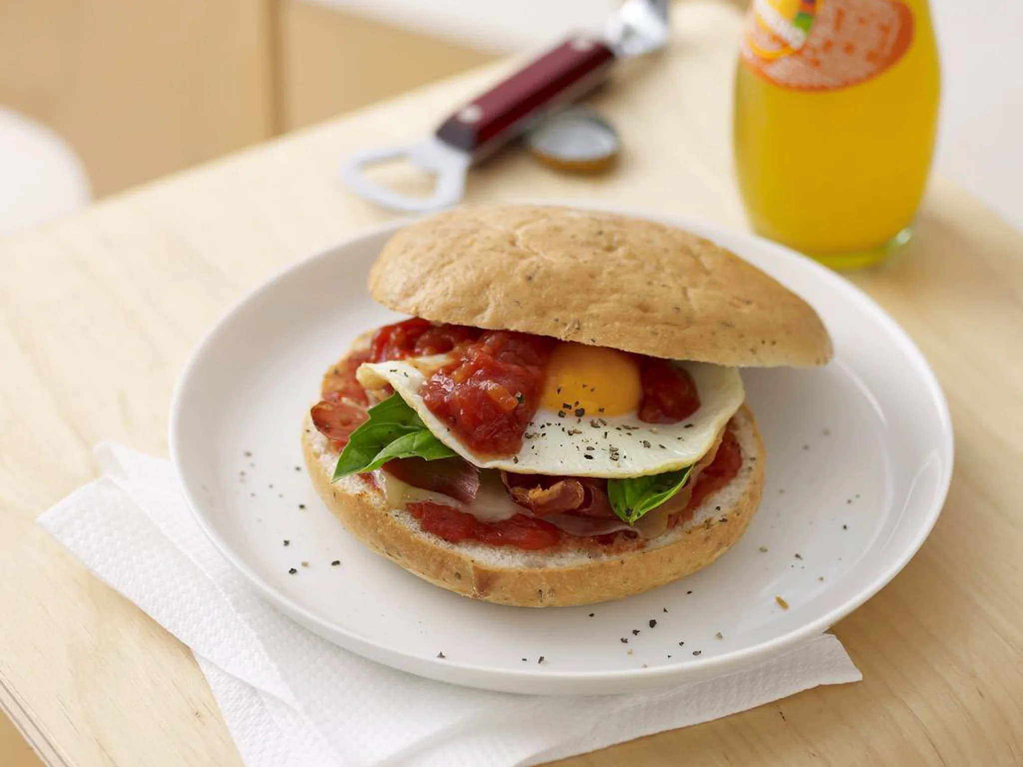 egg, prosciutto and cheese roll