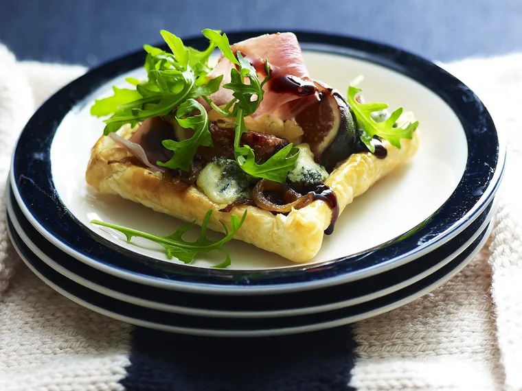 caramelised onion, fig and prosciutto tarts