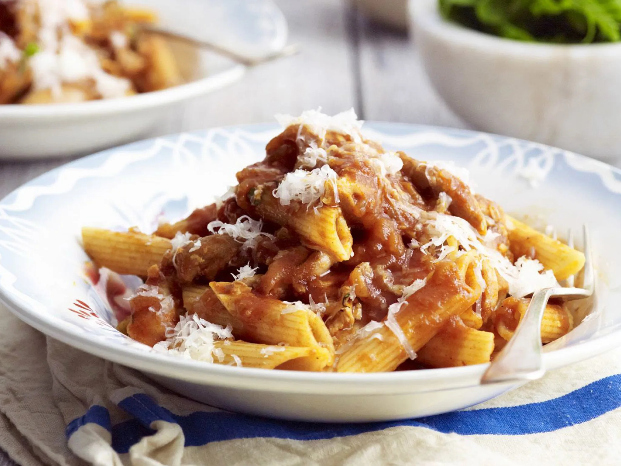 Spicy reddened chicken with pasta