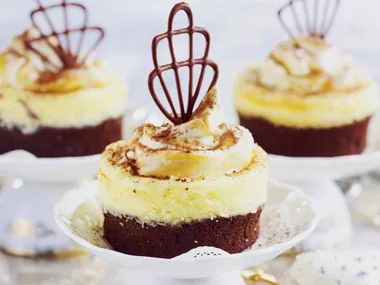 chocolate cheesecakes with caramel cream