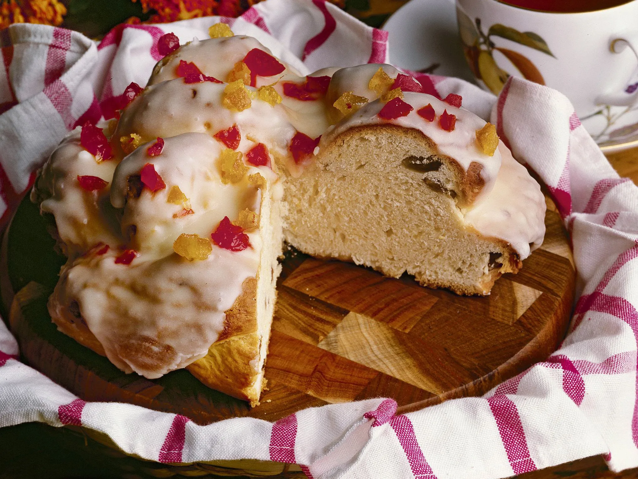 CUSTARD TEACAKE