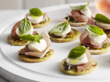 PESTO, BOCCONCINI AND PROSCIUTTO PIZZETTAS