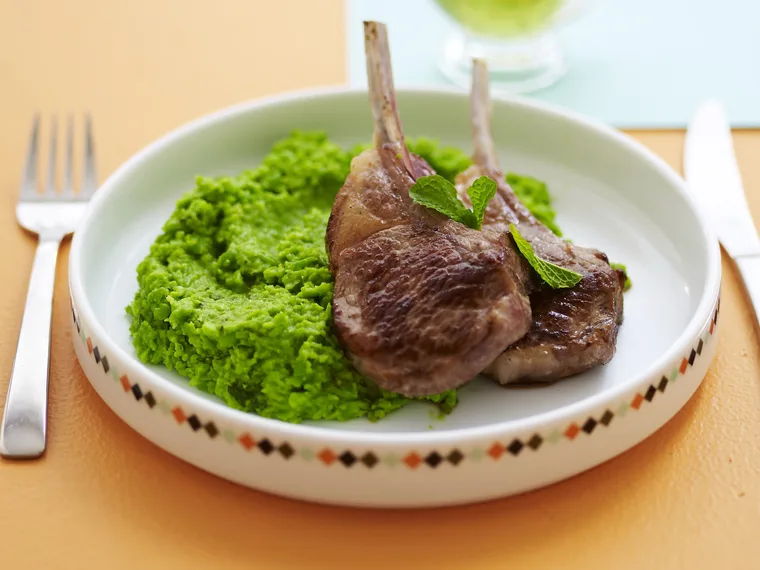 lamb cutlets with pea mash