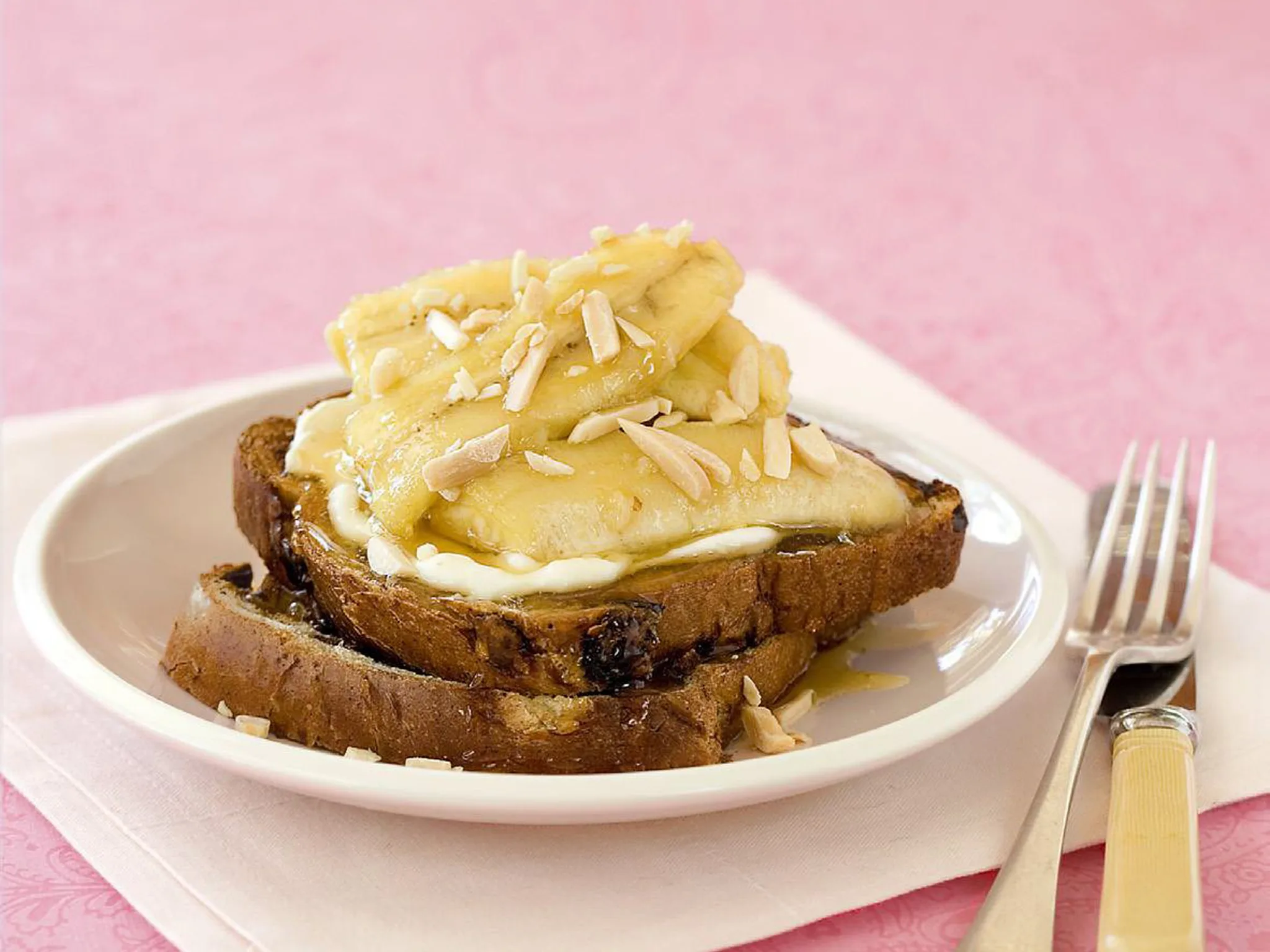 HONEY GLAZED BANANA ON FRUIT BREAD