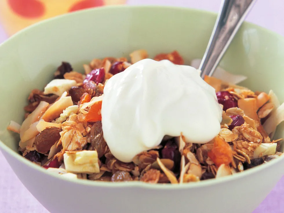 roasted muesli with dried fruit and honey