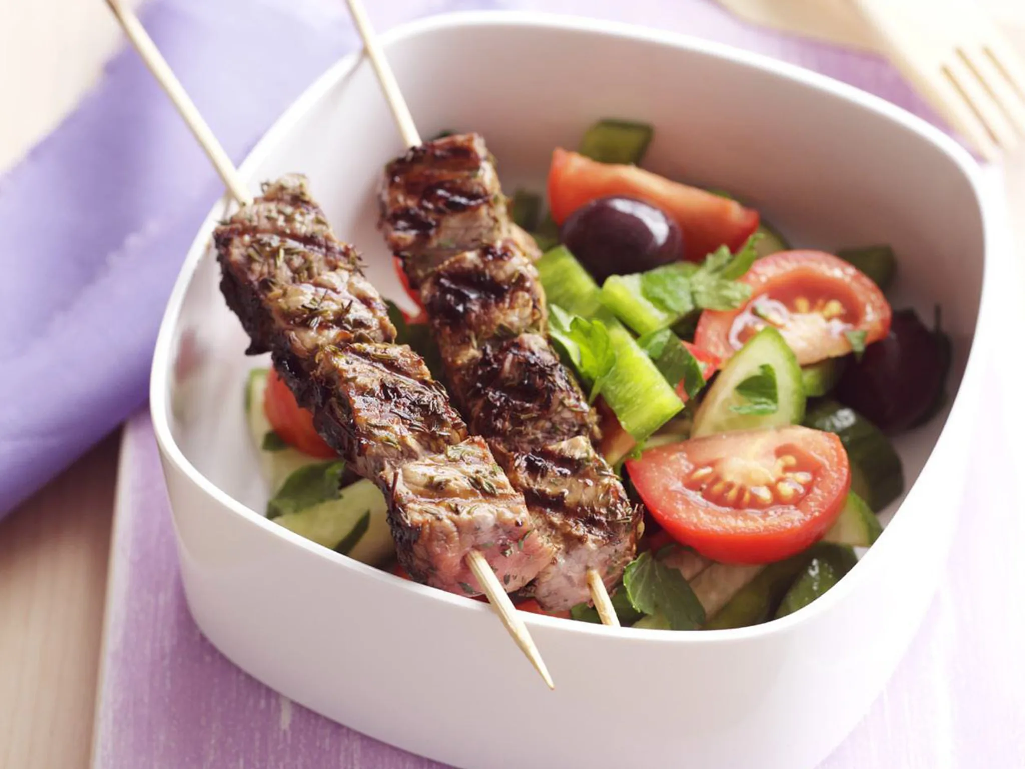 BEEF SKEWERS WITH GREEK SALAD