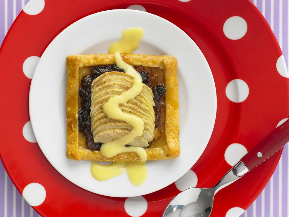 spiced apple and fruit mince tarts