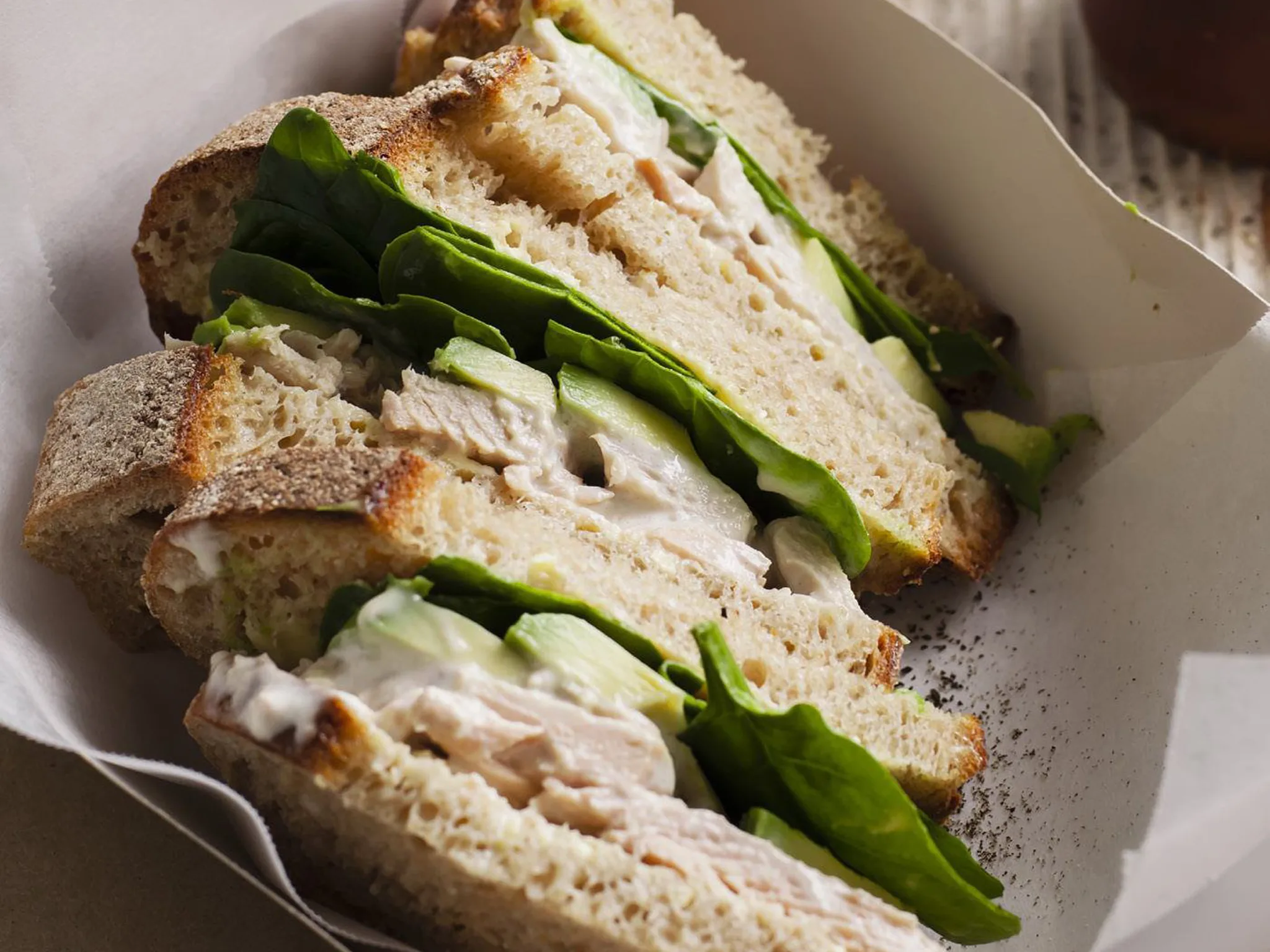 CREAMY SALMON, SPINACH AND AVOCADO SANDWICHES