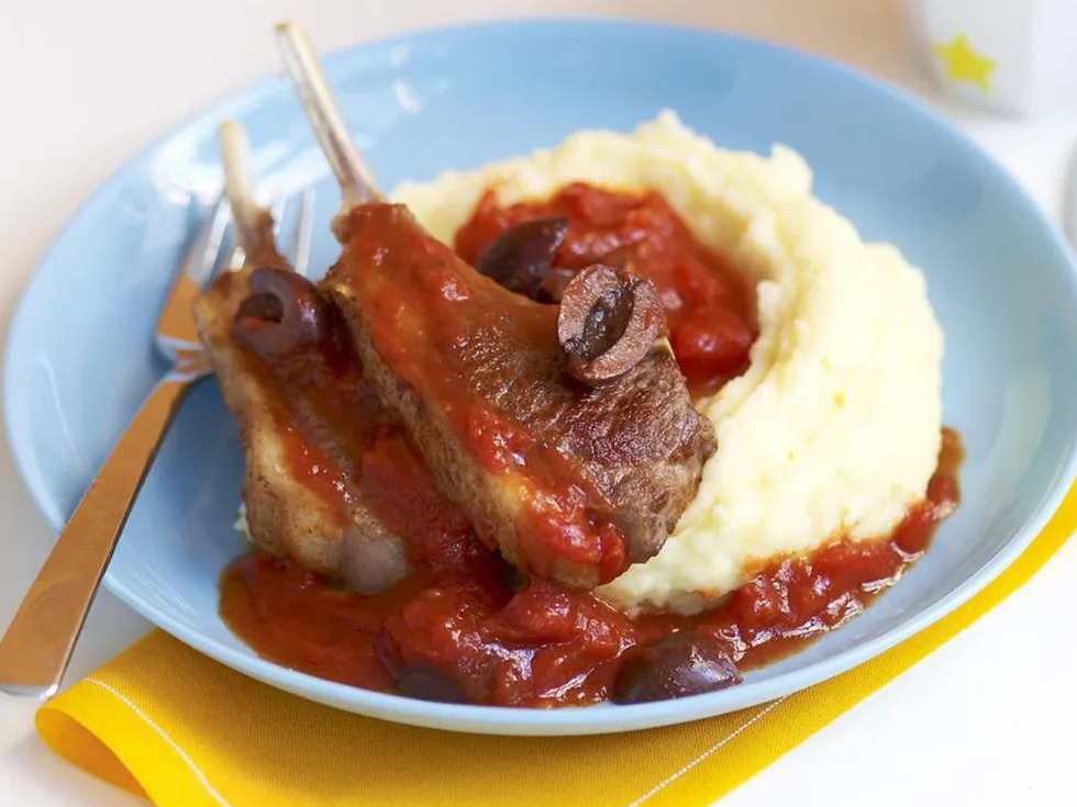 lamb cutlets with tomato and olives