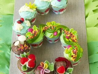 Number six snakes alive birthday cupcakes
