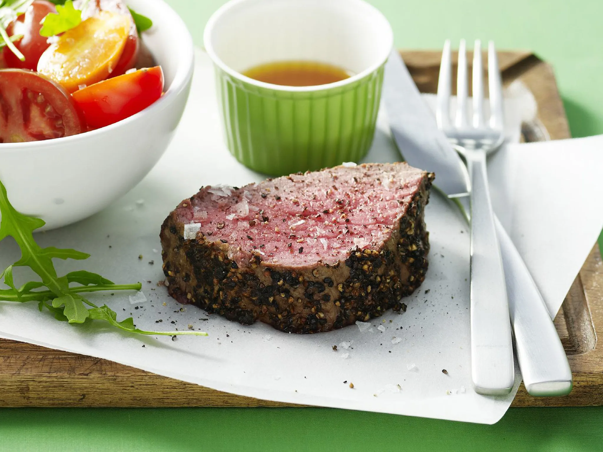 peppered steak with tomato and rocket salad