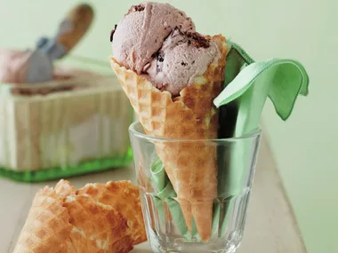 chocolate hazelnut ice-cream cones