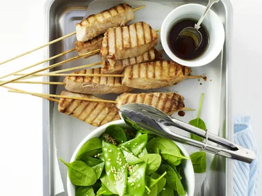 tuna kebabs with snow pea and spinach salad