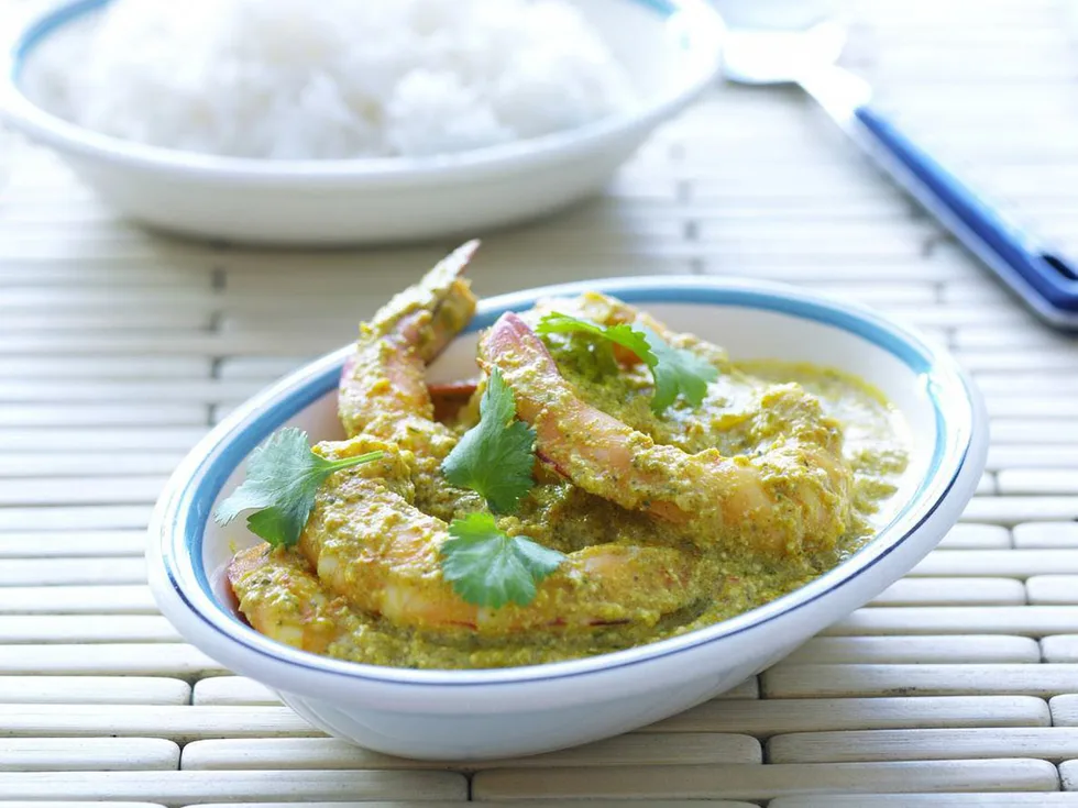 prawns with curry leaves and yogurt