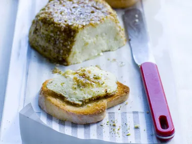 DUKKAH-CRUSTED B A K E D R I COT TA