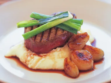 Fillet steaks with caramelised shallots and creamy mashed potatoes