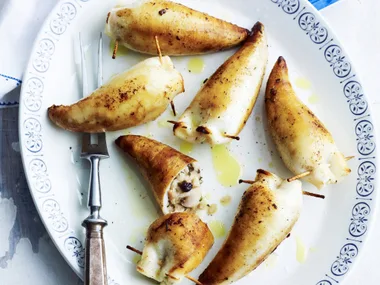 SQUID STUFFEDWITH RICE, CURRANTS AND PINE NUTS