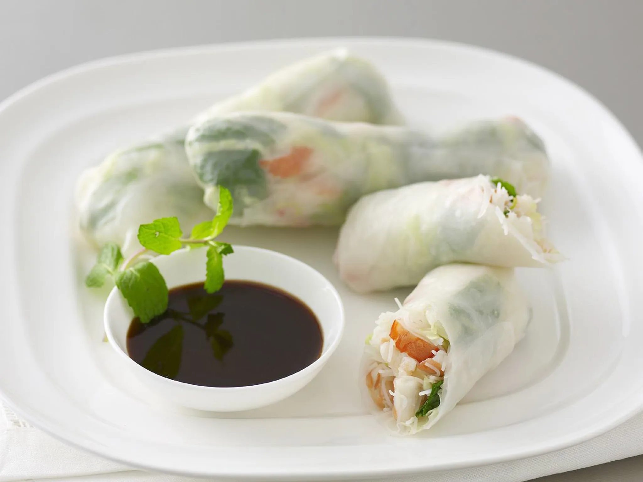 VIETNAMESE PRAWN ROLLS