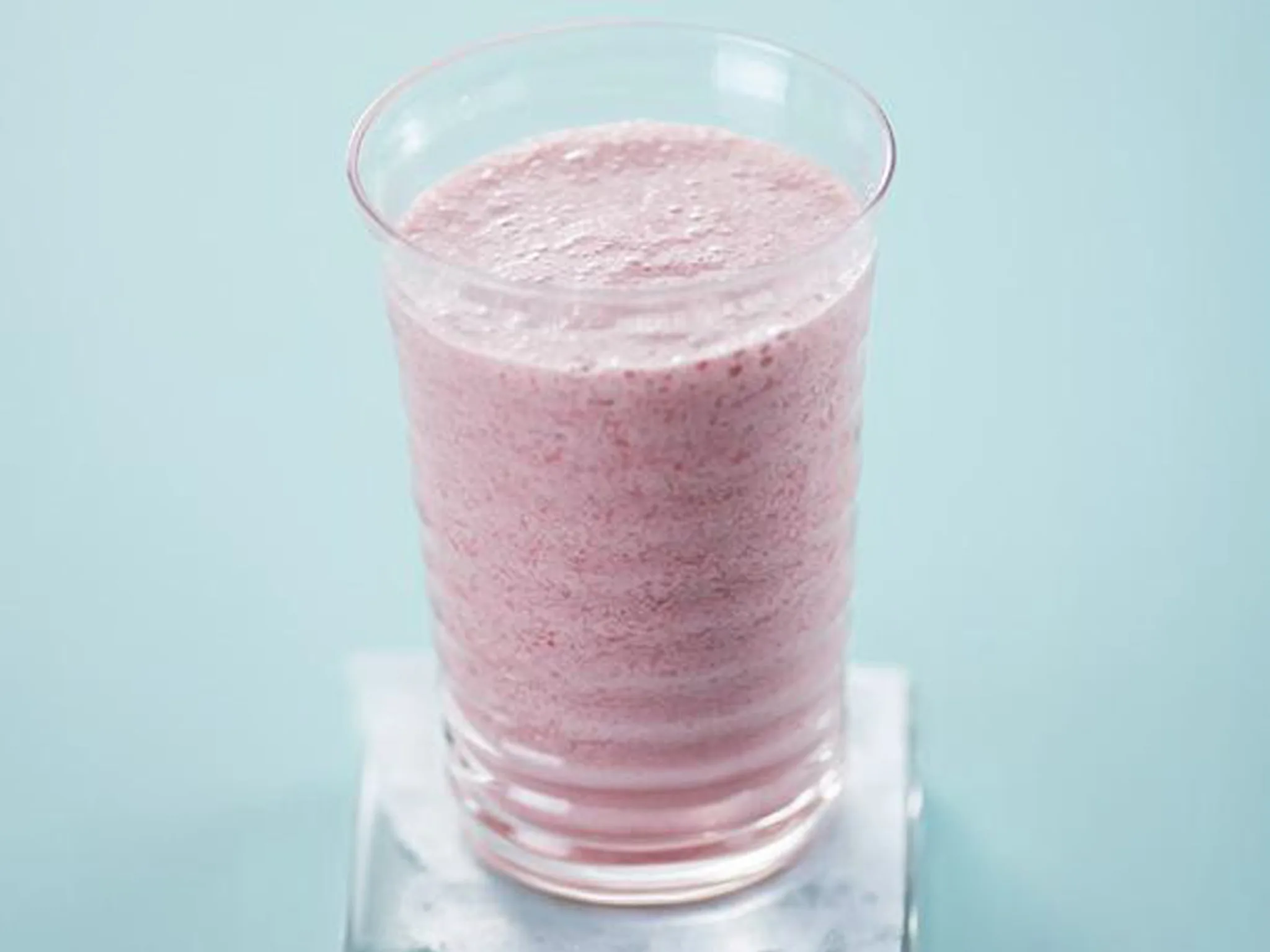 almond and berry smoothie
