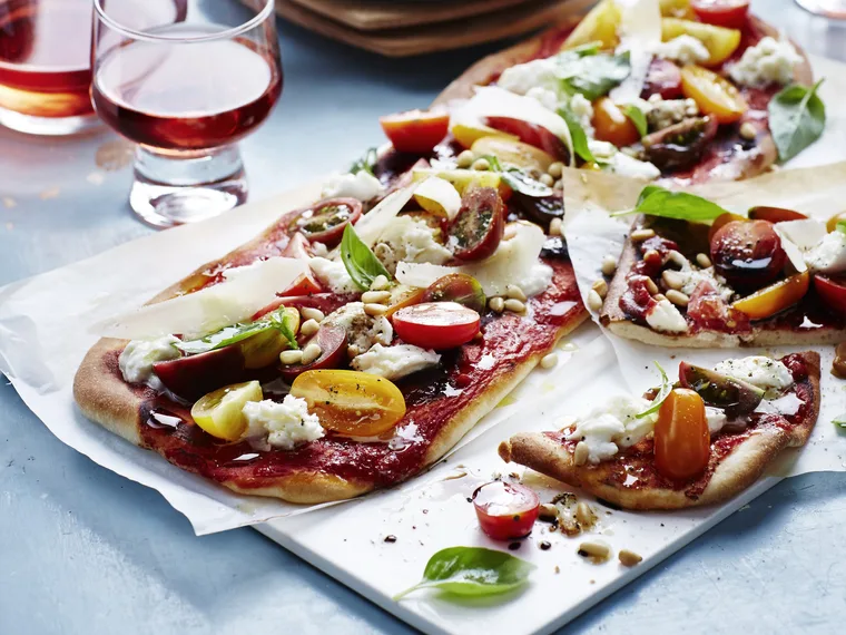 FRESH TOMATO PIZZA