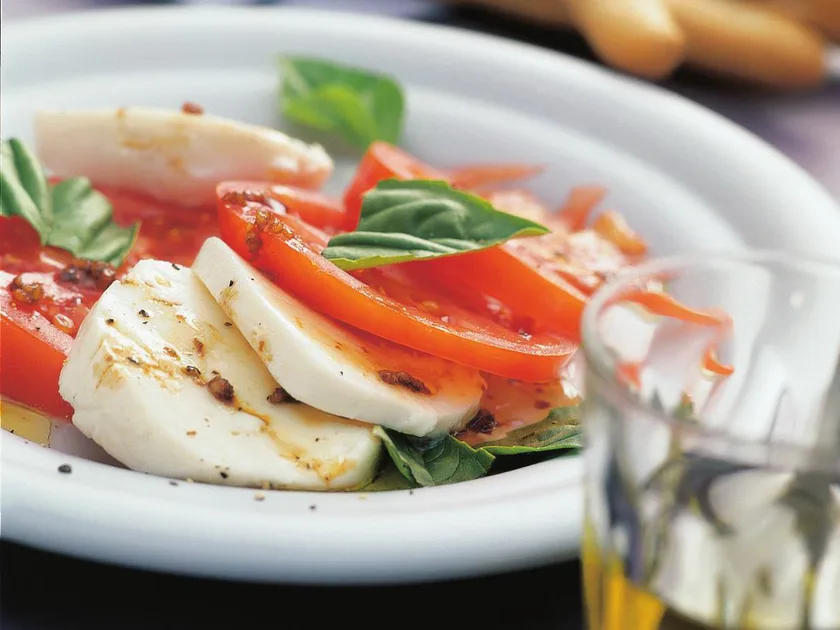 Tomato, bocconcini and basil salad | Women's Weekly Food