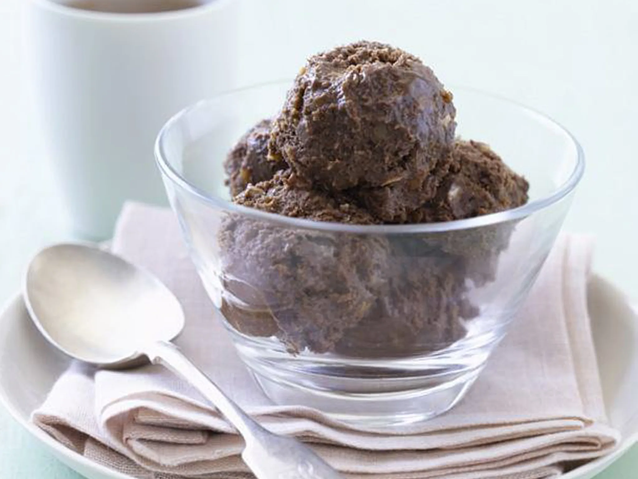 CHOC-PEANUT BOMBES