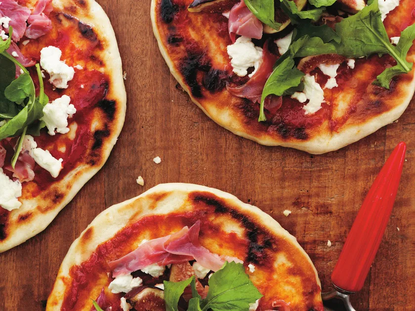 Fig, prosciutto and goat's cheese pizzettas