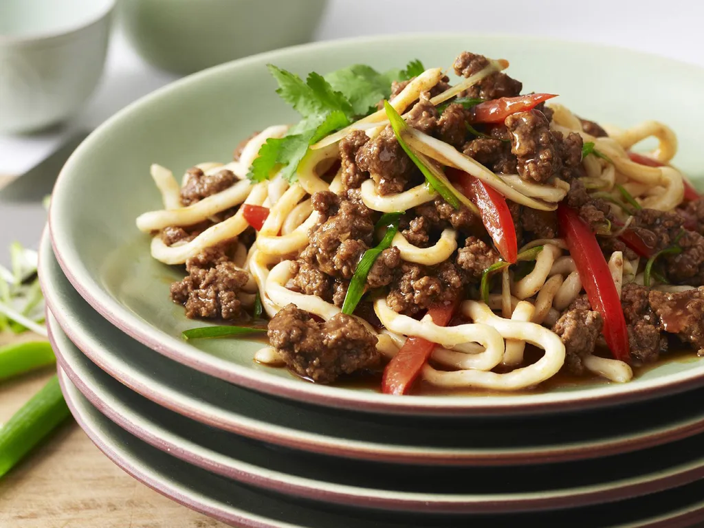 udon noodles with beef and tomato