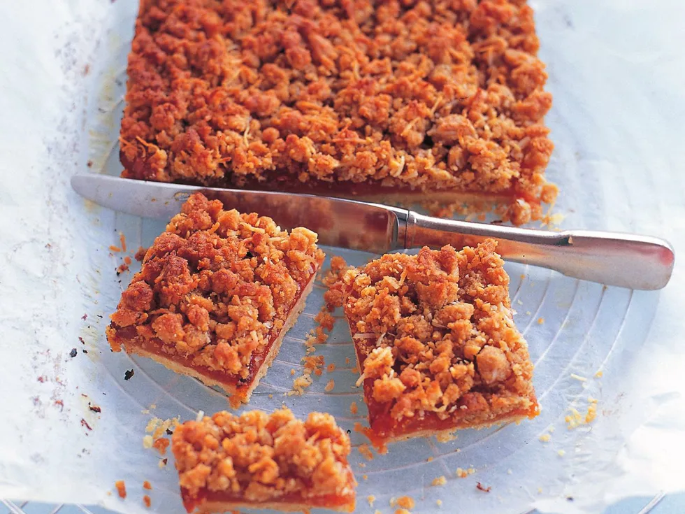 apricot crumble slice