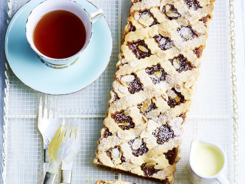 Apricot jam tart