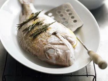 BARBECUED FISH WITH VEGETABLE PARCELS