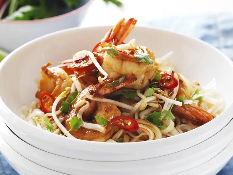 prawn and noodle stir-fry