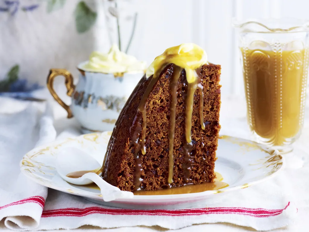 sticky date and fig steamed pudding