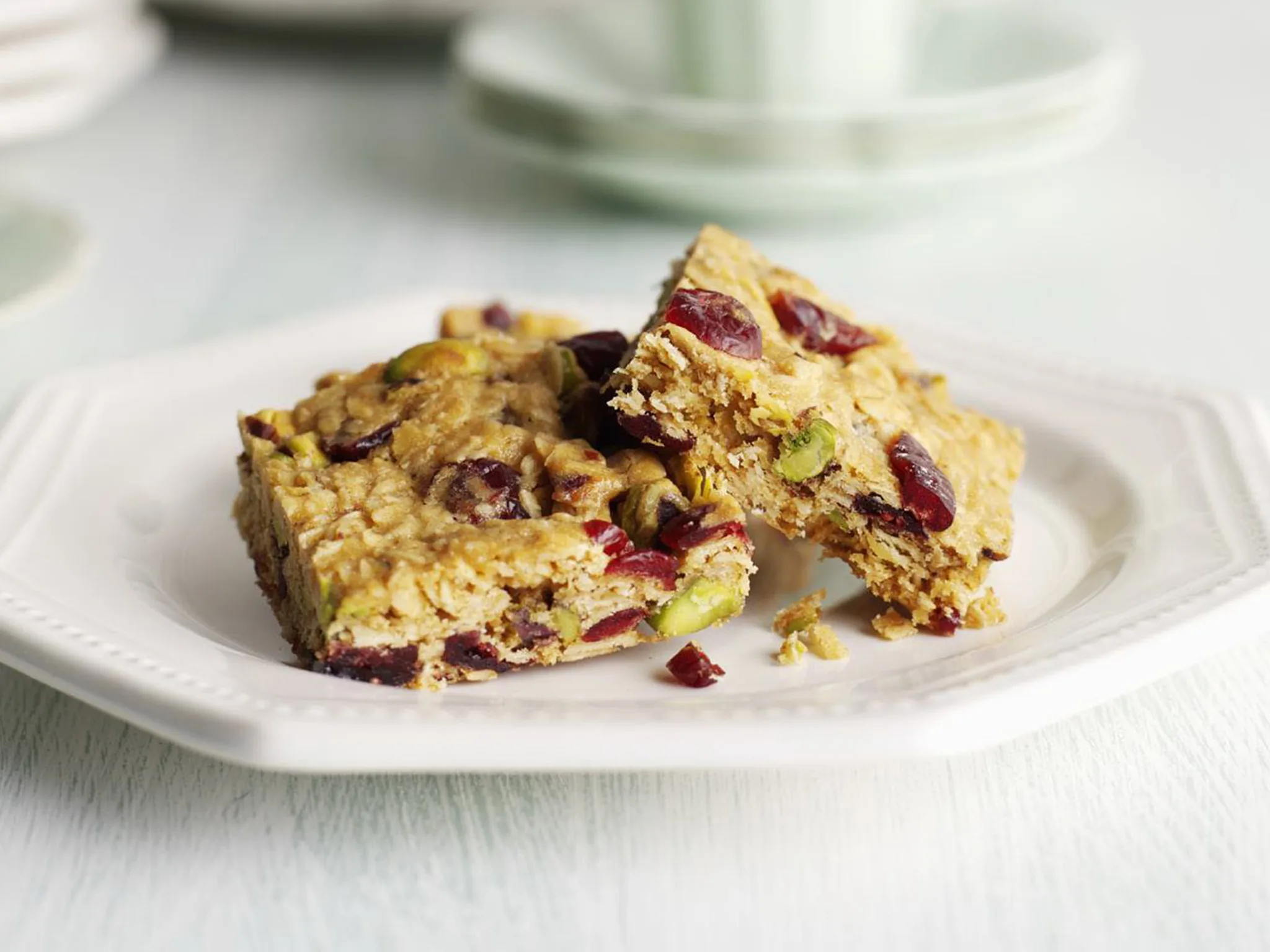 craisin and pistachio muesli slice