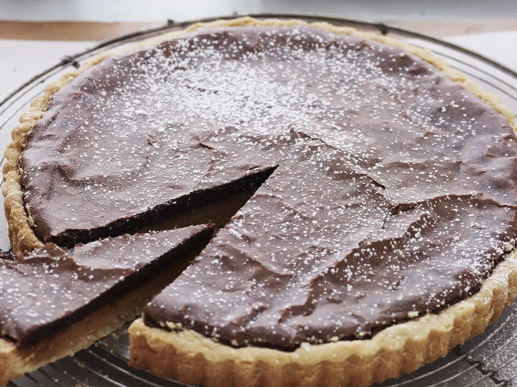 chocolate-brownie caramel tart