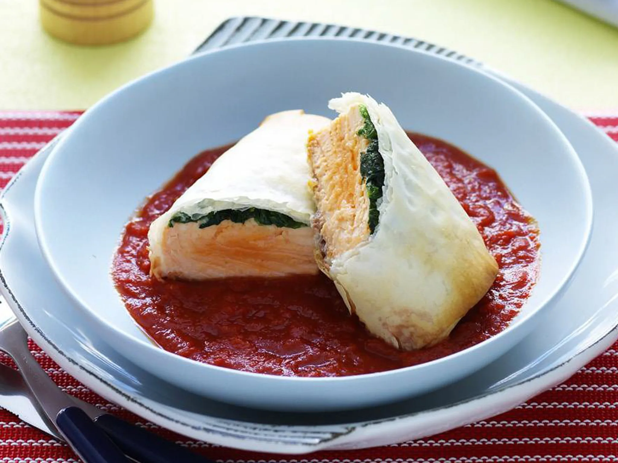 salmon spinach fillo parcels