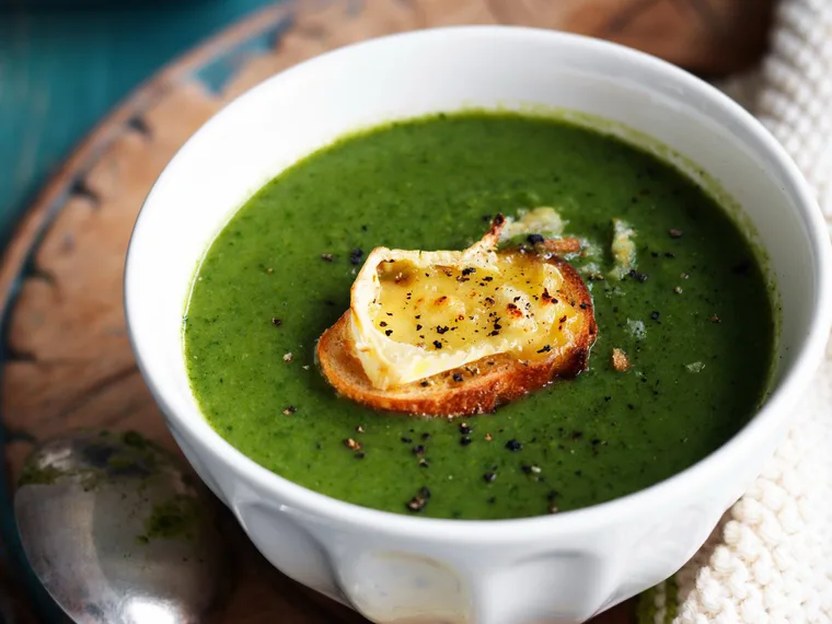 spinach, rocket & pea soup with brie croûtes