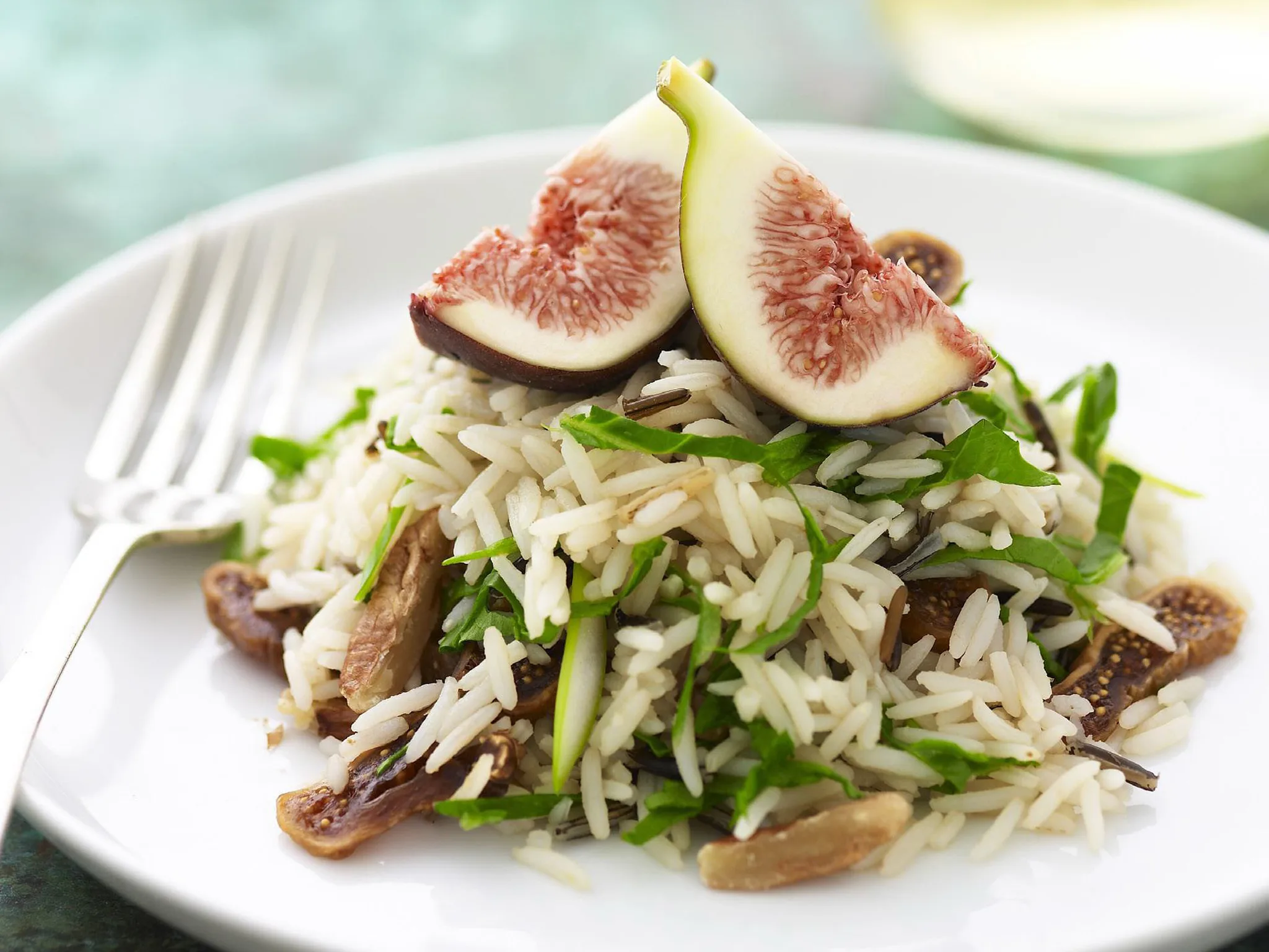 wild rice salad with spinach and figs