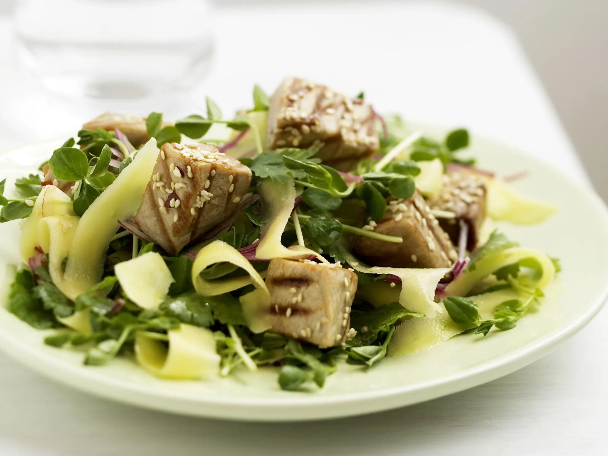 thai-style seared tuna and green mango salad