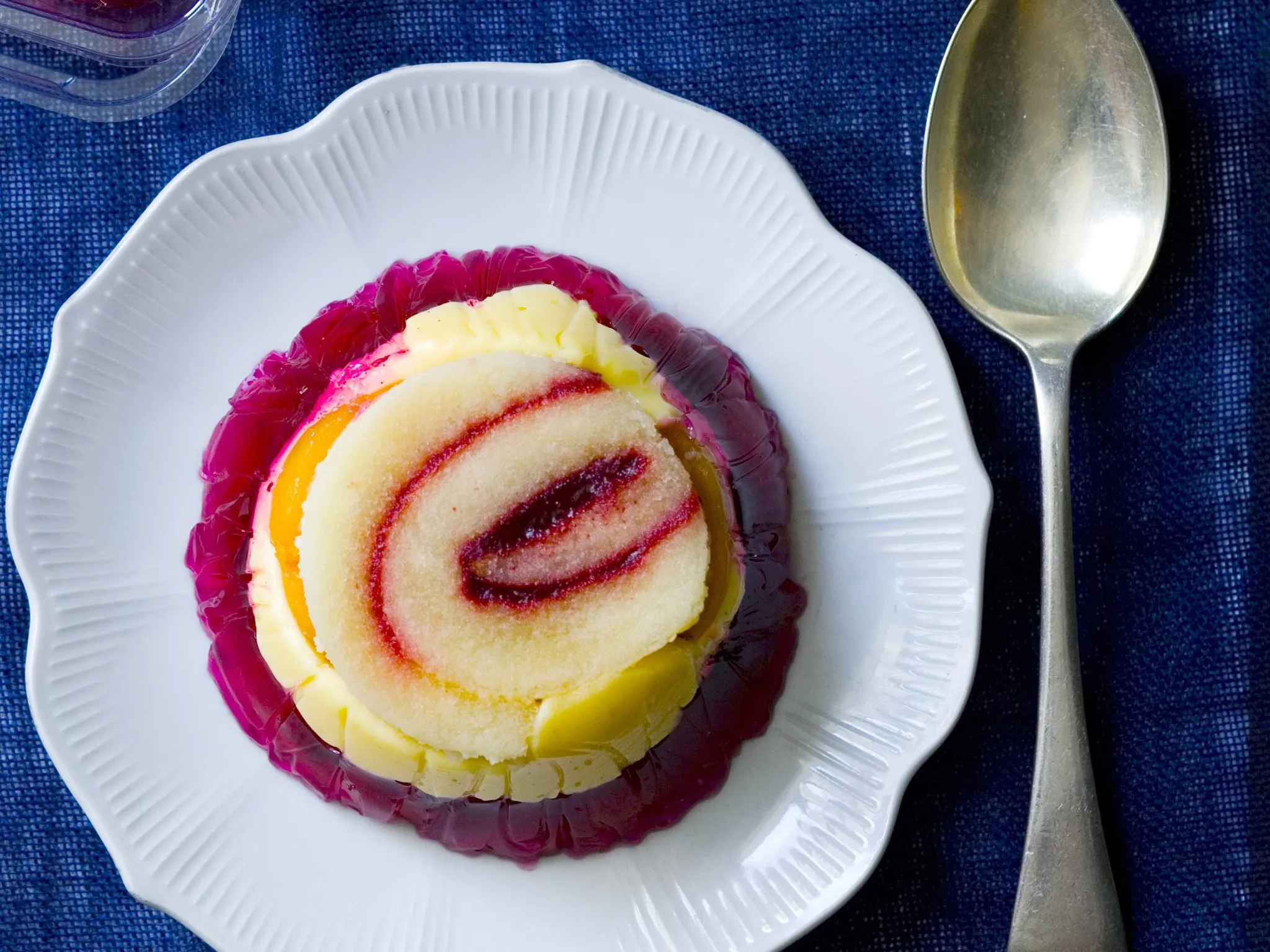 WHITE CHOCOLATE AND RASPBERRY TRIFLES